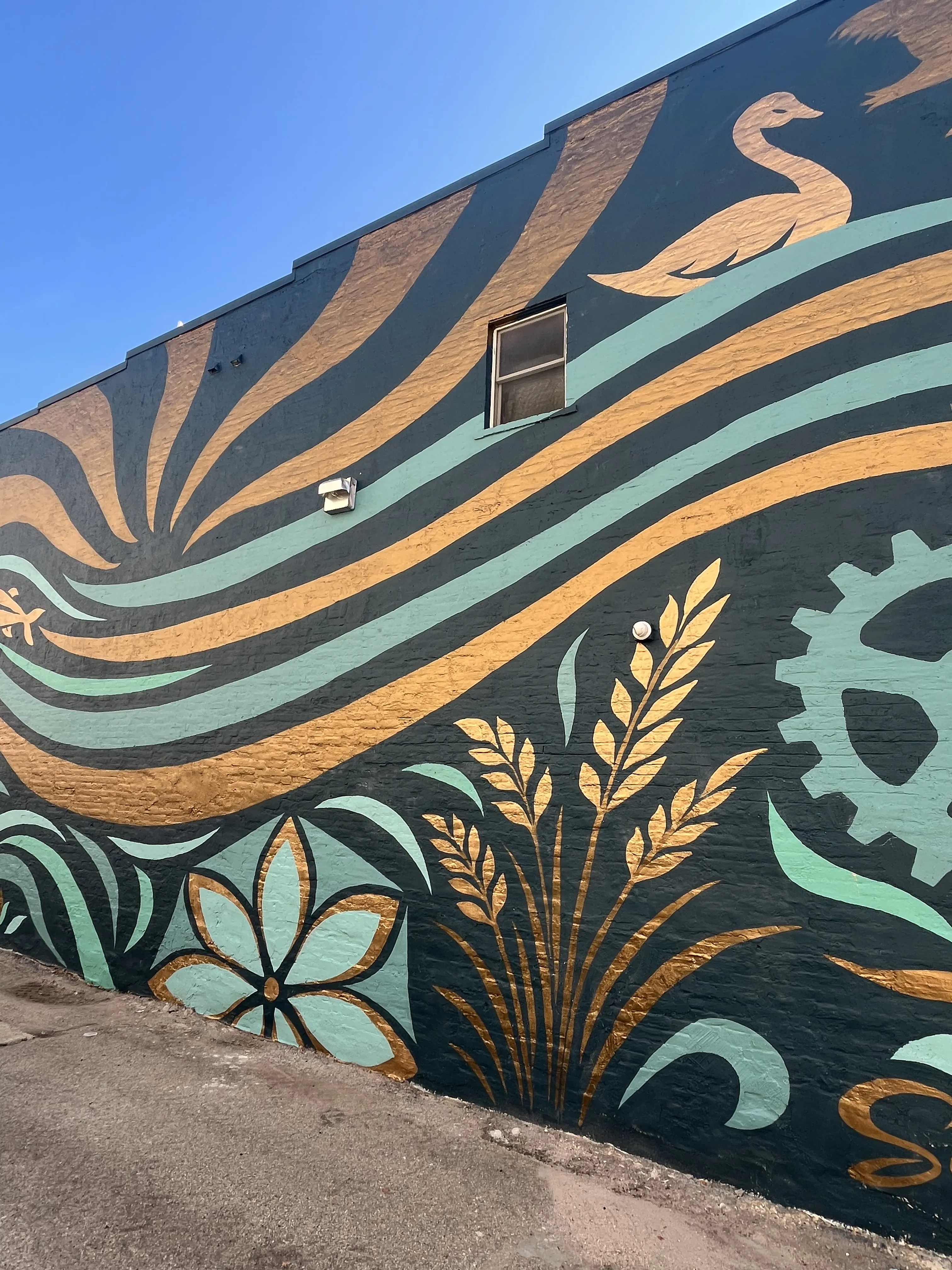 Wider section of the Currents exterior mural.